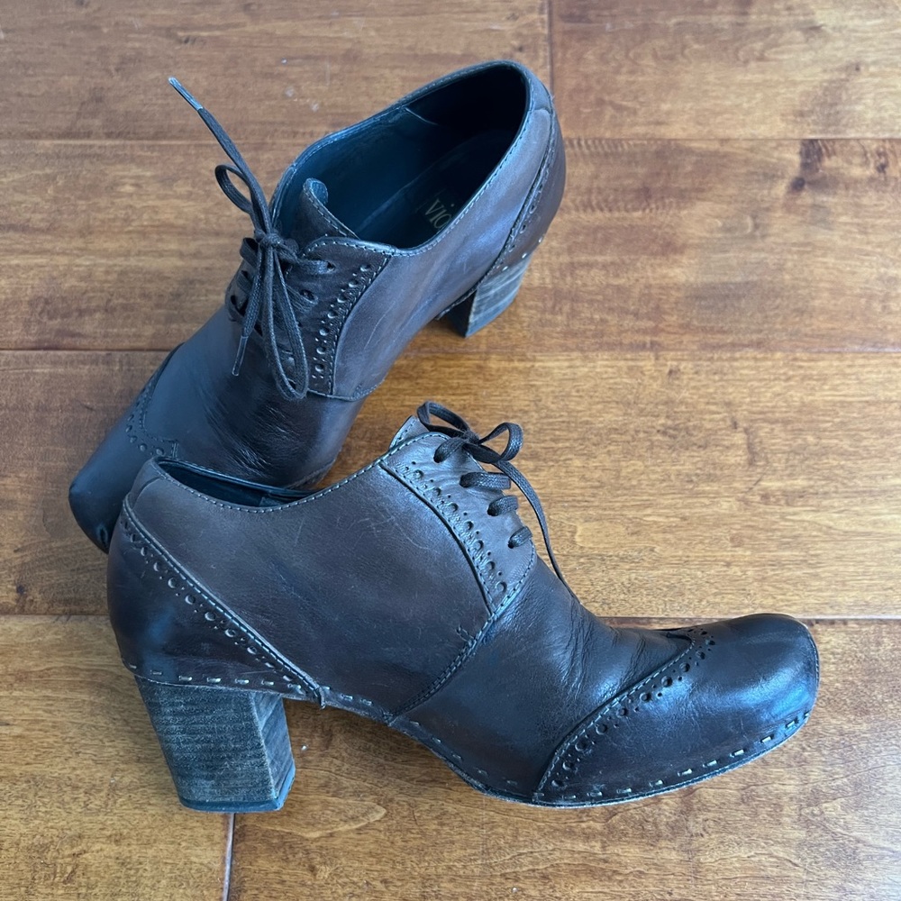 Handmade Vialis oxfords with block heel, size 38